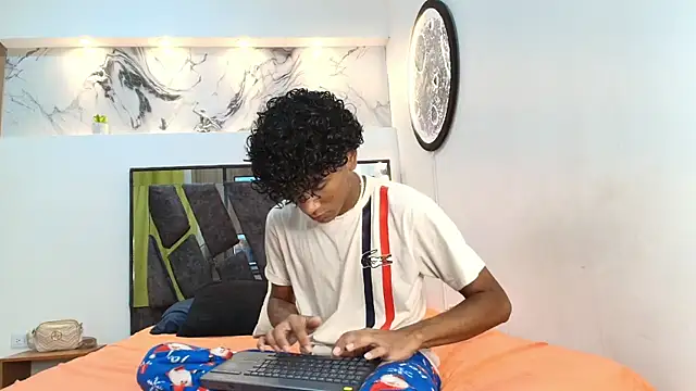 Snapshot of LONDON_BOYS1 chatting on 14, 10, 2025 LONDON BOYS1 online show from 14, 10, 2025