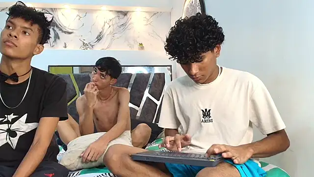 Snapshot of LONDON_BOYS1 chatting on 17, 10, 2025 LONDON BOYS1 online show from 17, 10, 2025