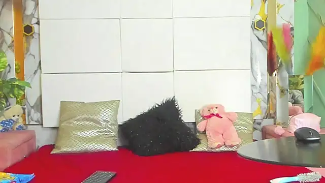 Snapshot of ZoeeGuzman chatting on 15, 10, 2025 ZoeeGuzman online show from 15, 10, 2025