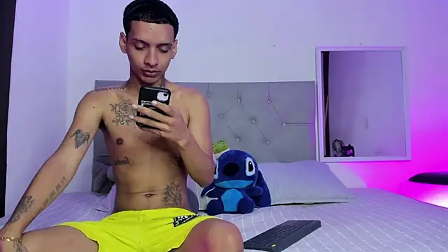 Snapshot of twinkDuohot chatting on 9, 9, 2025 twinkDuohot online show from 9, 9, 2025