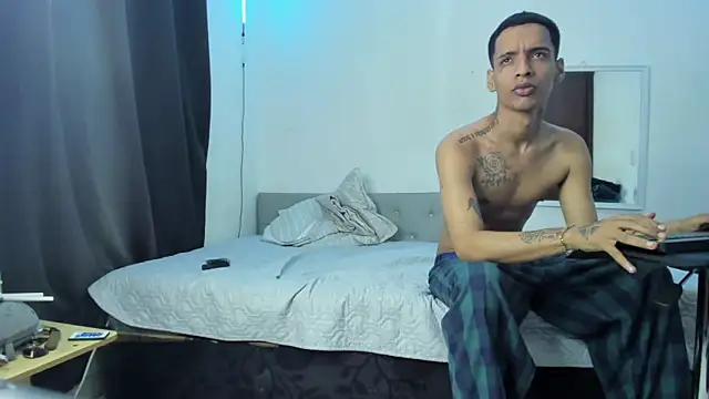 Snapshot of twinkDuohot chatting on 12, 10, 2025 twinkDuohot online show from 12, 10, 2025