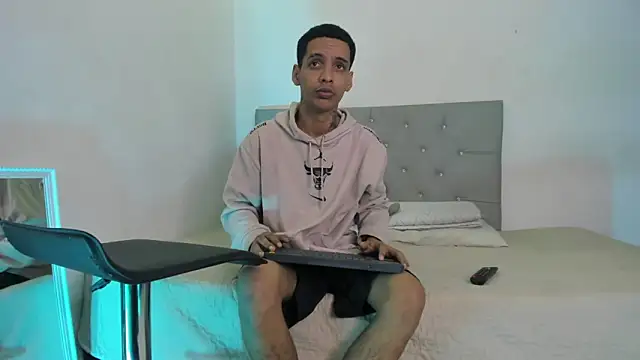 Snapshot of twinkDuohot chatting on 21, 10, 2025 twinkDuohot online show from 21, 10, 2025