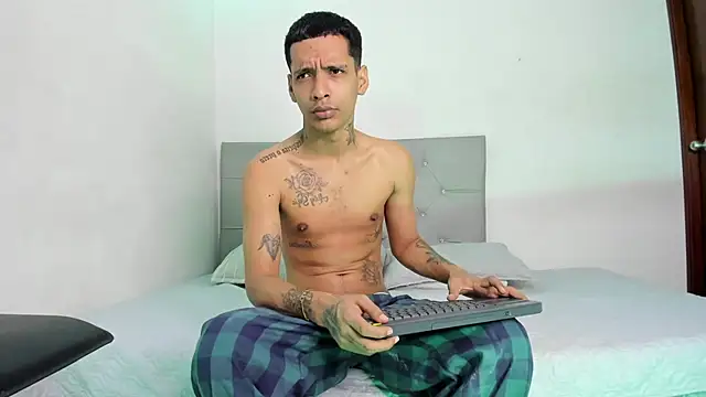 Snapshot of twinkDuohot chatting on 5, 11, 2025 twinkDuohot online show from 5, 11, 2025