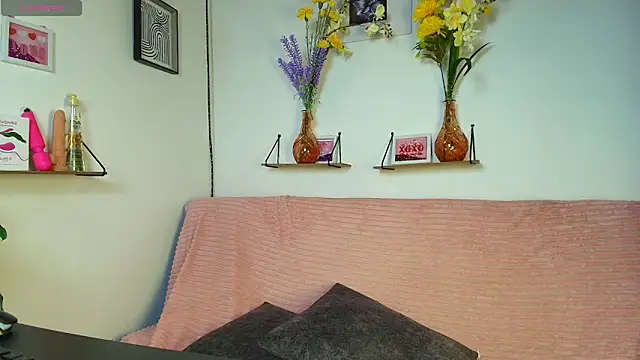 Snapshot of emycarver09 chatting on 24, 9, 2025 emycarver09 online show from 24, 9, 2025