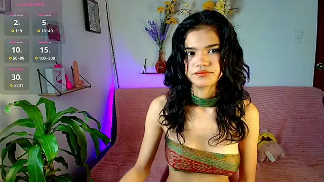 Snapshot of emycarver09 chatting on 13, 10, 2025 emycarver09 online show from 13, 10, 2025