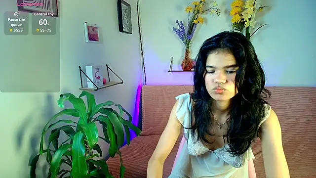 Snapshot of emycarver09 chatting on 14, 10, 2025 emycarver09 online show from 14, 10, 2025