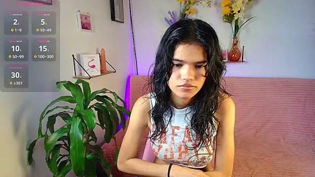 Snapshot of emycarver09 chatting on 17, 10, 2025 emycarver09 online show from 17, 10, 2025