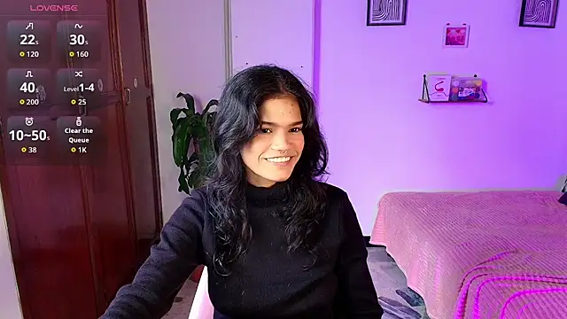 Snapshot of emycarver09 chatting on 25, 10, 2025 emycarver09 online show from 25, 10, 2025