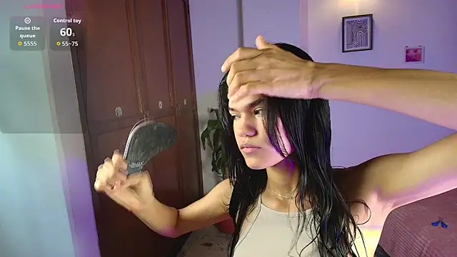 Snapshot of emycarver09 chatting on 3, 11, 2025 emycarver09 online show from 3, 11, 2025