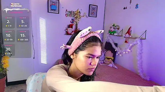 Snapshot of emycarver09 chatting on 13, 11, 2025 emycarver09 online show from 13, 11, 2025