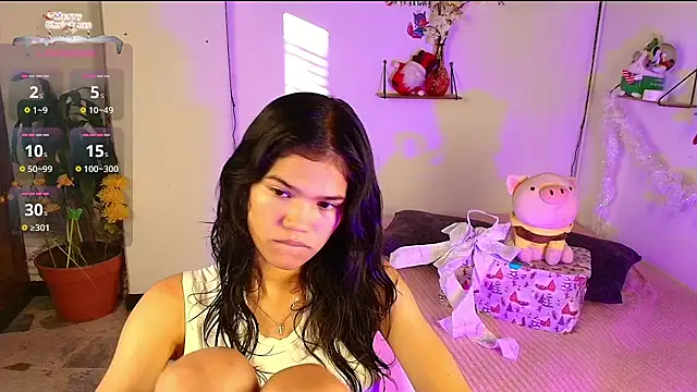 Snapshot of emycarver09 chatting on 22, 11, 2025 emycarver09 online show from 22, 11, 2025