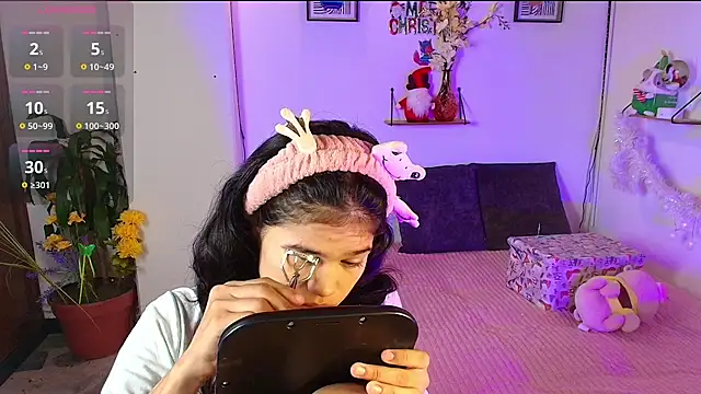 Snapshot of emycarver09 chatting on 28, 11, 2025 emycarver09 online show from 28, 11, 2025