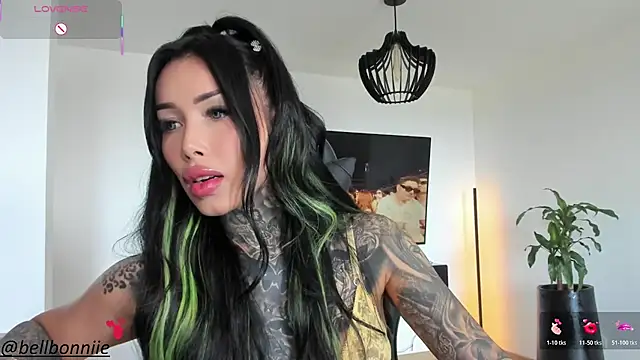 Snapshot of belllbonniie chatting on 15, 11, 2025 belllbonniie online show from 15, 11, 2025