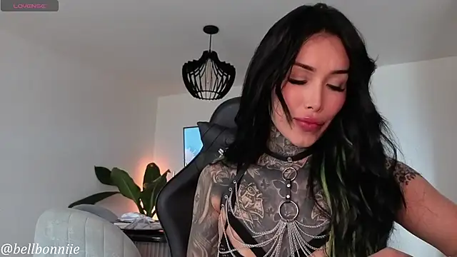 Snapshot of belllbonniie chatting on 20, 11, 2025 belllbonniie online show from 20, 11, 2025