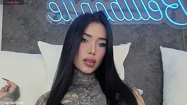 Snapshot of belllbonniie chatting on 14, 4, 2026 belllbonniie online show from 14, 4, 2026