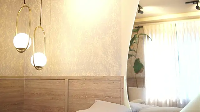 Tayler Kim online show from 31, 10, 2025