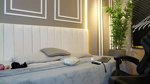 Tayler Kim online show from 12, 11, 2025