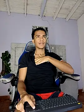 Snapshot of aston_xvera chatting on 20, 9, 2025 aston xvera online show from 20, 9, 2025