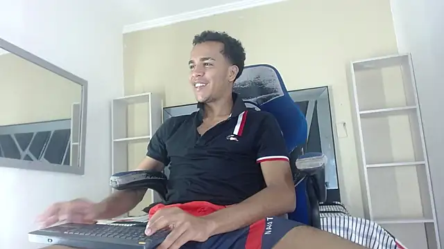 Snapshot of aston_xvera chatting on 21, 9, 2025 aston xvera online show from 21, 9, 2025