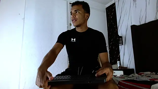 Snapshot of aston_xvera chatting on 14, 10, 2025 aston xvera online show from 14, 10, 2025