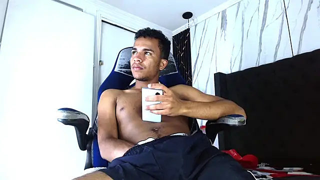 Snapshot of aston_xvera chatting on 18, 10, 2025 aston xvera online show from 18, 10, 2025