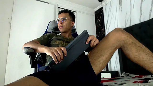 aston xvera online show from 9, 11, 2025