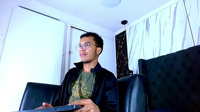 aston xvera online show from 14, 12, 2025