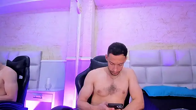 Snapshot of TyagoRoberts chatting on 5, 11, 2025 TyagoRoberts online show from 5, 11, 2025