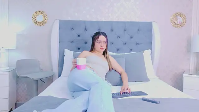 Snapshot of ZoeWilliis chatting on 22, 6, 2026 ZoeWilliis online show from 22, 6, 2026