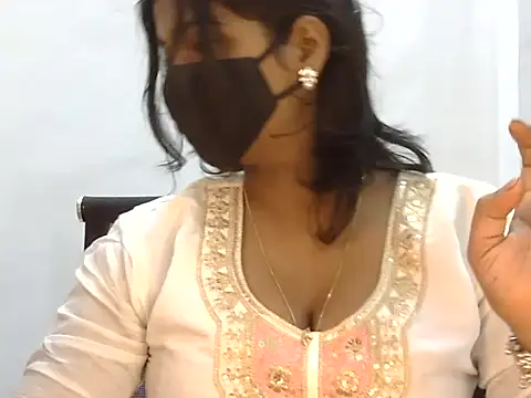 Hott Noor online show from 9, 11, 2025
