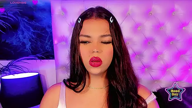 Snapshot of Valeria_Swett_ chatting on 7, 7, 2026 Valeria Swett online show from 7, 7, 2026