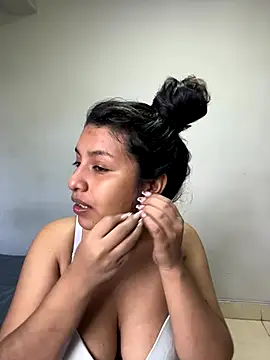 Snapshot of _Chloe_Smith chatting on 15, 12, 2025 Chloe Smith online show from 15, 12, 2025