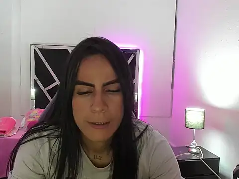 Snapshot of charlotthe_ee chatting on 11, 10, 2025 charlotthe ee online show from 11, 10, 2025