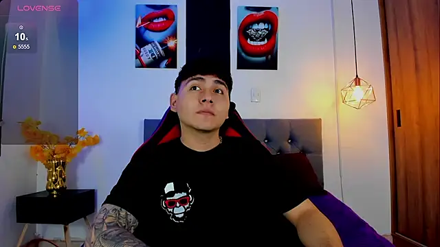 Snapshot of Nicolas_James_Sc chatting on 27, 10, 2025 Nicolas James Sc online show from 27, 10, 2025