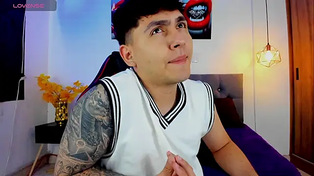 Snapshot of Nicolas_James_Sc chatting on 28, 10, 2025 Nicolas James Sc online show from 28, 10, 2025