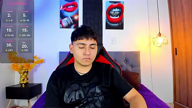 Snapshot of Nicolas_James_Sc chatting on 5, 11, 2025 Nicolas James Sc online show from 5, 11, 2025