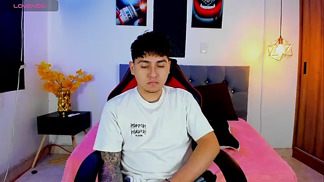 Snapshot of Nicolas_James_Sc chatting on 25, 11, 2025 Nicolas James Sc online show from 25, 11, 2025