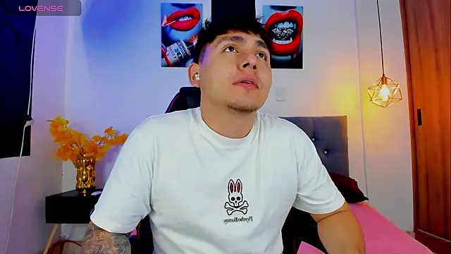 Snapshot of Nicolas_James_Sc chatting on 27, 11, 2025 Nicolas James Sc online show from 27, 11, 2025