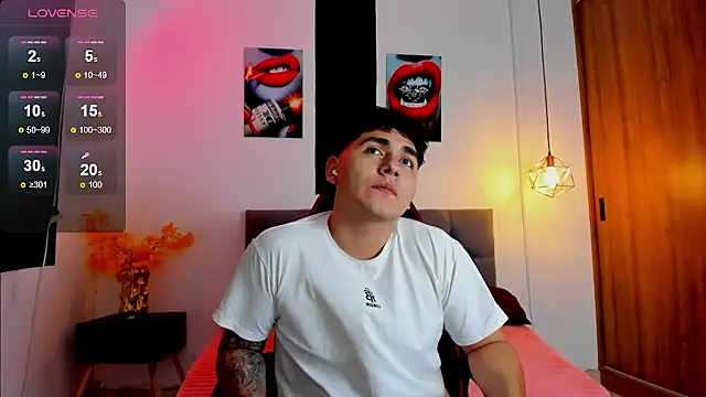 Snapshot of Nicolas_James_Sc chatting on 5, 12, 2025 Nicolas James Sc online show from 5, 12, 2025