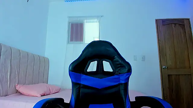 Snapshot of magic_mike_26 chatting on 2, 11, 2025 magic mike 26 online show from 2, 11, 2025