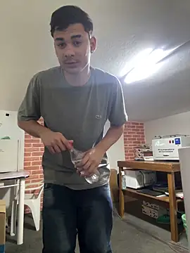 Snapshot of condenovin chatting on 8, 10, 2025 condenovin online show from 8, 10, 2025