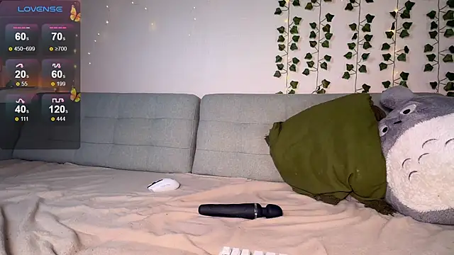 Snapshot of EmmyBell_ chatting on 3, 12, 2025 EmmyBell online show from 3, 12, 2025