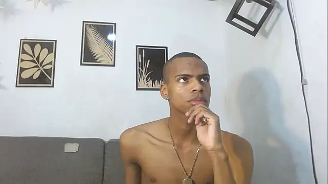 Snapshot of criss_zuri chatting on 16, 9, 2025 criss zuri online show from 16, 9, 2025