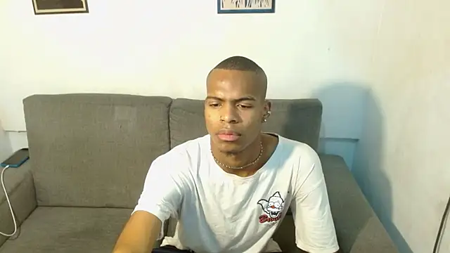Snapshot of criss_zuri chatting on 6, 10, 2025 criss zuri online show from 6, 10, 2025