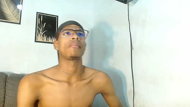 Snapshot of criss_zuri chatting on 22, 11, 2025 criss zuri online show from 22, 11, 2025