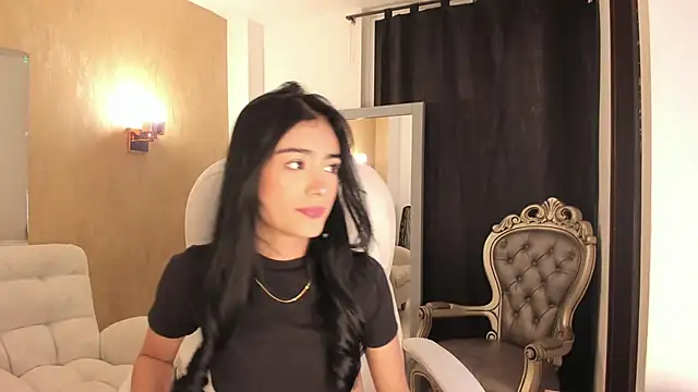 zoerouse  online show from 15, 11, 2025