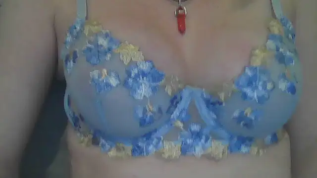 Snapshot of flirty_babe_x chatting on 19, 4, 2026 flirty babe x online show from 19, 4, 2026