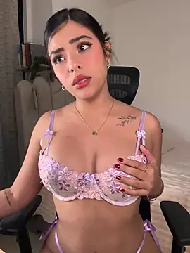 Snapshot of Sara-Evans chatting on 17, 11, 2025 Sara-Evans online show from 17, 11, 2025