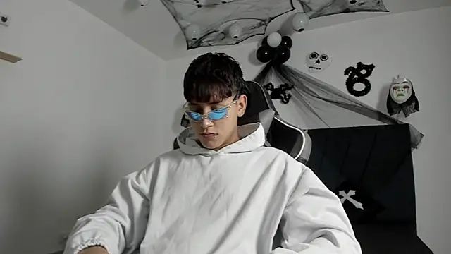 Snapshot of zeusapollofuck chatting on 16, 10, 2025 zeusapollofuck online show from 16, 10, 2025