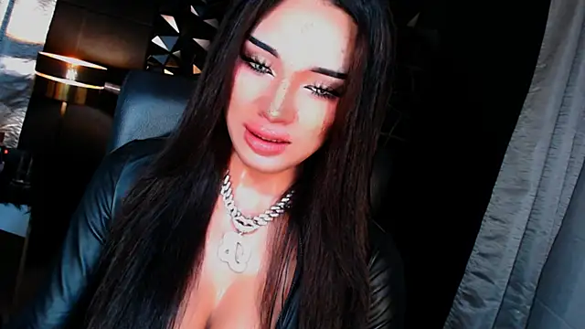 Snapshot of xUrGoddess_Bellax chatting on 4, 10, 2025 xUrGoddess Bellax online show from 4, 10, 2025